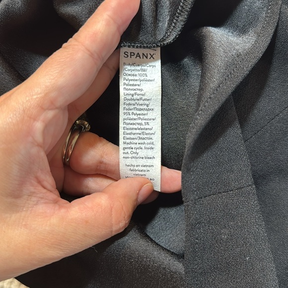 Spanx Black Sleeveless Blouse Sz XS - Picture 6 of 6
